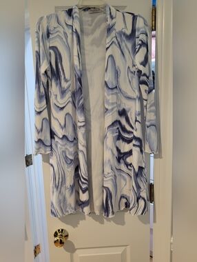 Vine Street Apparel Blue and White Marble Open Cardigan